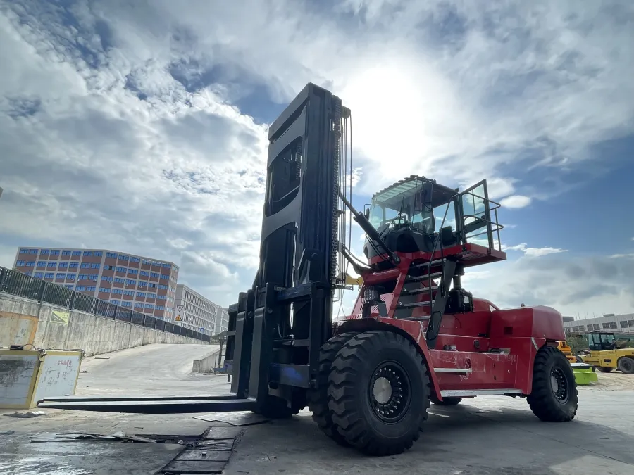SOCMA HNF-300H Diesel Forklift, 30 Tonnes