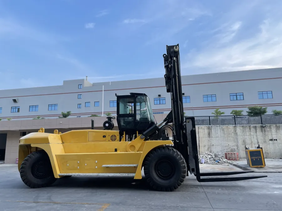 SOCMA HNF-400H Diesel Forklift, 40 Tonnes